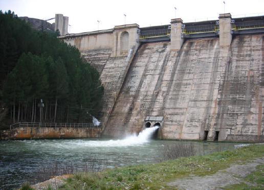 File:Aguilar de Campoo.jpg